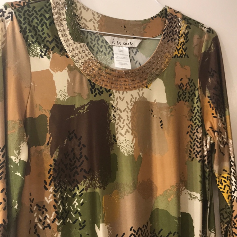 A la carte boutique Top with beaded neck